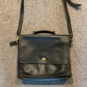 Coach Vintage Colebrook Black Leather Messenger Bag Flap Purse Travel Office Y2K